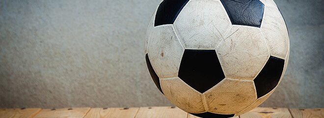Imagem mostra uma bola de futebol