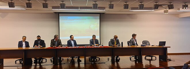 Mesa formada por representantes da UPM.