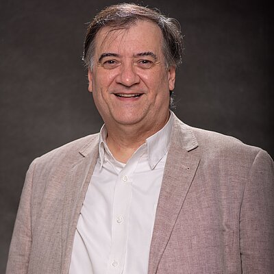 Prof. Dr. Ubirajara Carnevale de Moraes