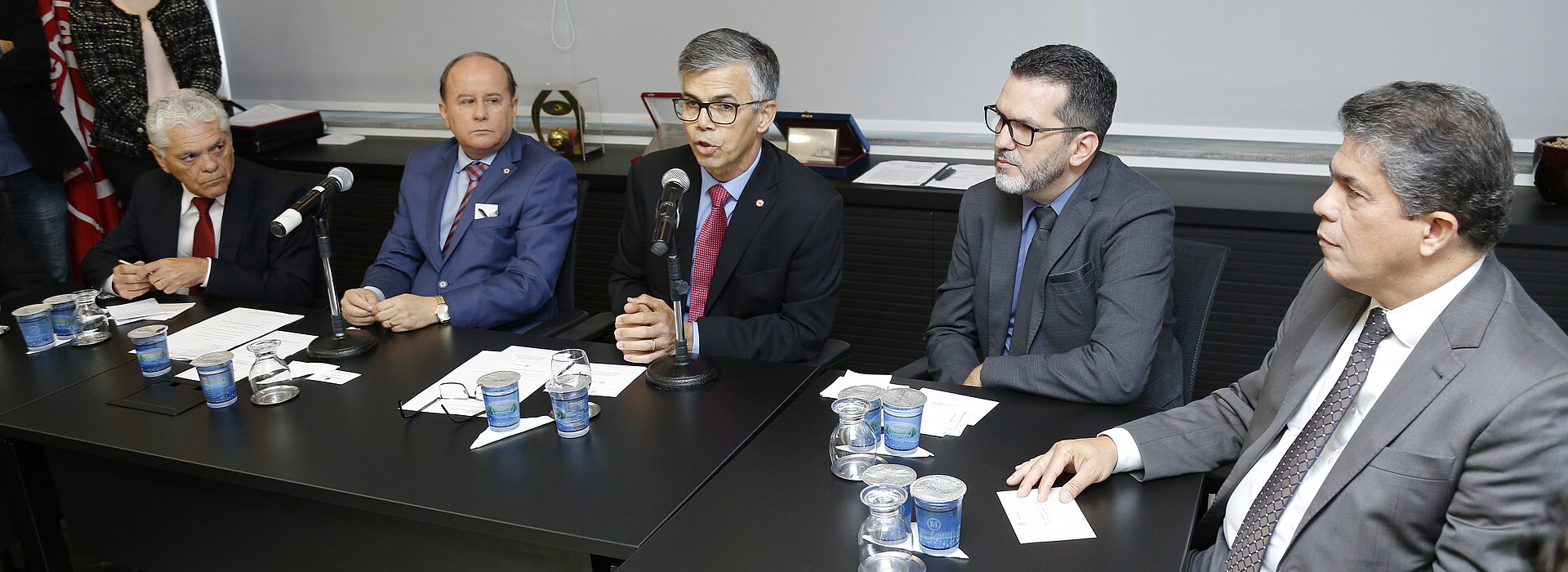 Da esquerda para a direita: Lourival Gomes, Benedito Guimarães Aguiar Neto, Jóse Inácio Ramos, Fernando Gomes de Moraes e Marco Tullio Vasconcelos .