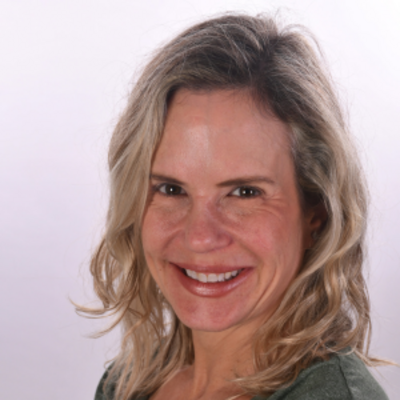 Prof.ª Dr.ª Cristiane Silvestre de Paula 