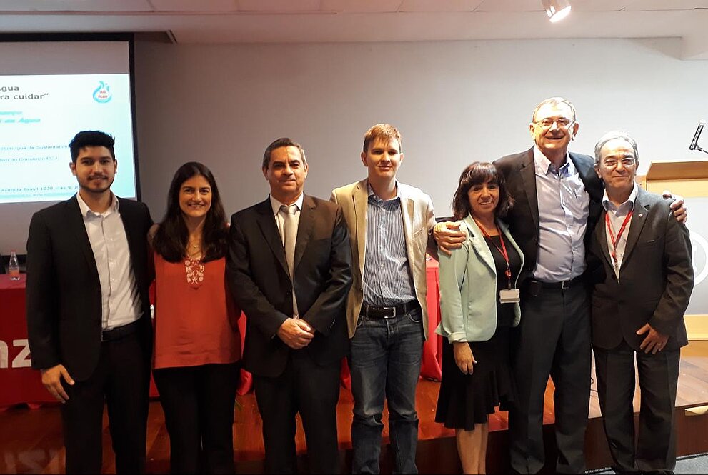Luan Alves (Tetra Pak), Renata Riggiero (Instituto Iguá), prof. Edi Trindade (Direito), prof. Jorge Paixão (Eng. Civil), prof.ª. Rosani Novaes (Direito/Eng. Civil), Francisco Lahóz (PCJ), e prof. Gilson Novaes (Diretor do CCT).
