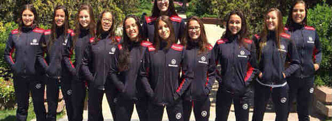 Equipe de natação feminina reunida 