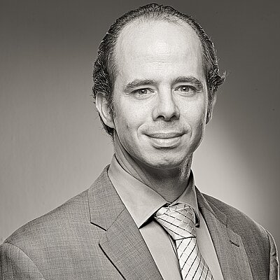 Prof. Dr. Ricardo Pedro Guazzelli Rosario Prof. Dr. Ricardo Pedro Guazzelli Rosario