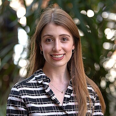 Profa. Dra. Bruna Azzari Puga