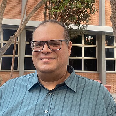 Prof. Dr. Vitor Alex Oliveira Alves
