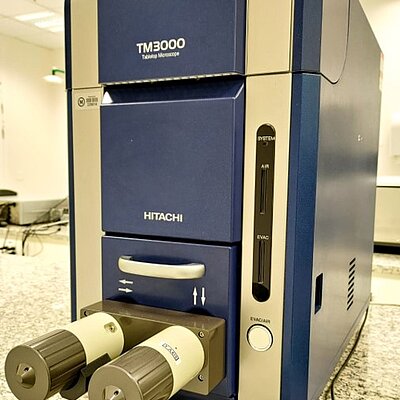 Benchtop scanning electron microscope – HITACHI (model TM3000)