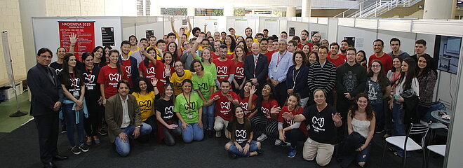Participantes do MackInova posando para foto