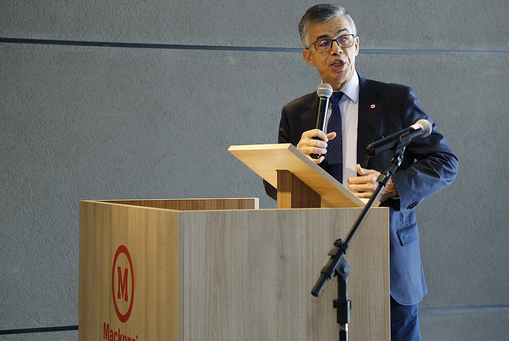 José Inácio Ramos, ao púlpito, discursa durante apresentação do Programa Mackenzie de Inclusão.