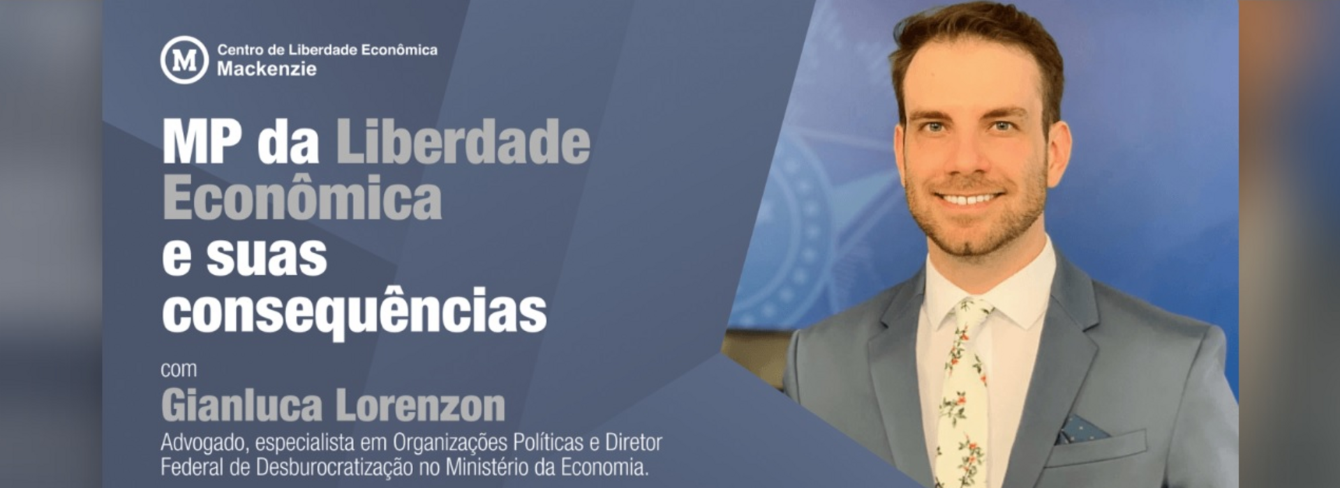 Foto do palestrante ao lado direito, com fundo azul. O lado esquerdo possui informações em branco.
