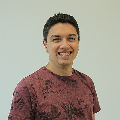 Dr. Leandro Hostert Dr. Leandro Hostert