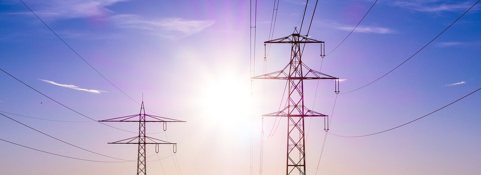 Postes com luz solar.
