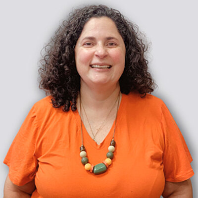 Prof. Me. Mariana Luzia Aron