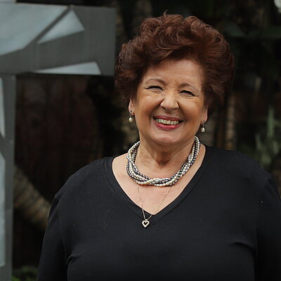 Eleny Vassão de Paula Aitken Eleny Vassão de Paula Aitken