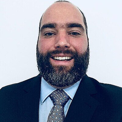 Prof. Dr. Clayton V. Pegoraro de Araújo 