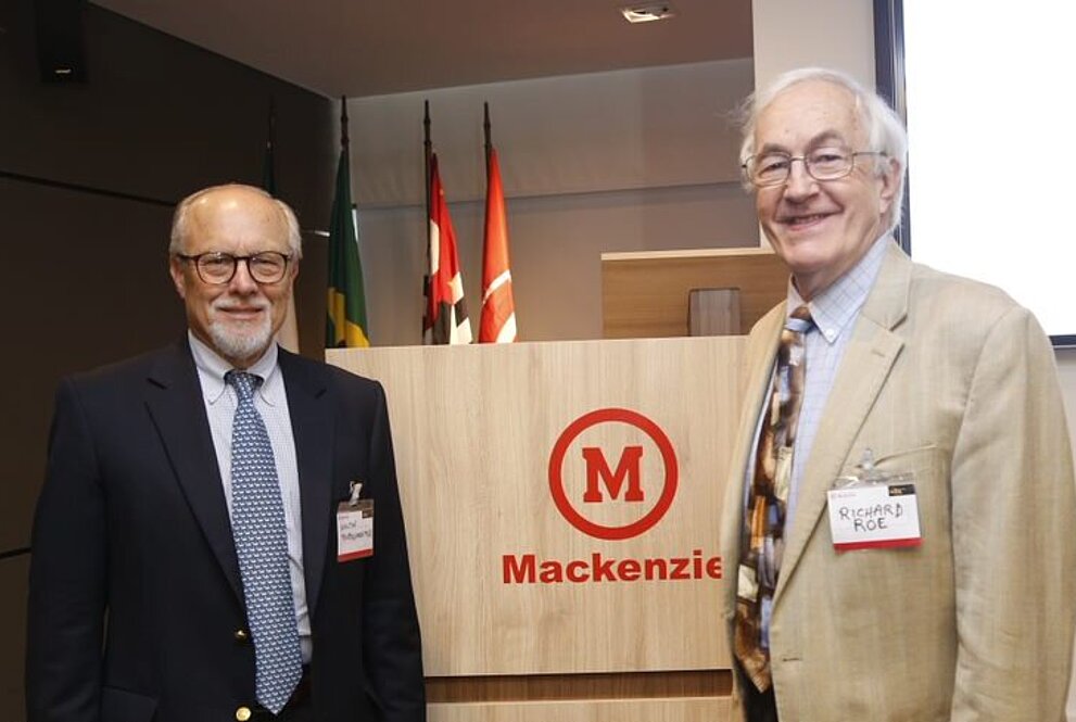 Walter Bardenwerper e Richard Roe.