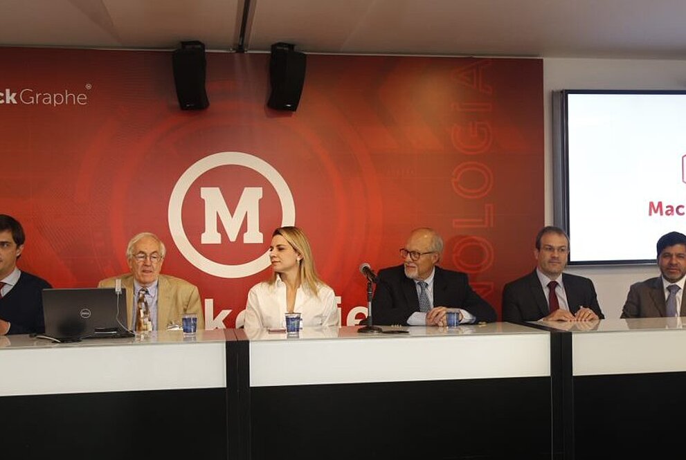 Pedro Buck, Richard Roe, Regina Jorgeti, Walter Bardenwerper, André Pagani e Jouberto Cavalcante na bancada. 