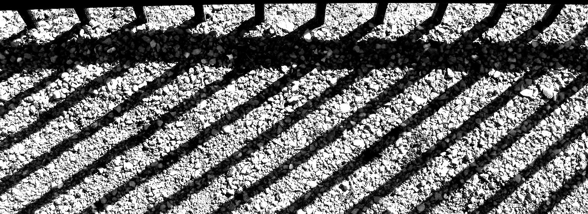 grade e uma sombra da grade