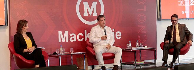 O reitor da UPM, a pró-reitora e o capelão universitário na recepção aos pais 2022.1 - FOTO: Dago Nogueira/ NTAI