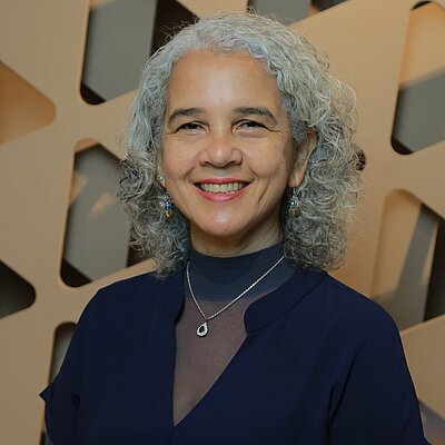 Profª. Drª. Renata Mendes de Araújo