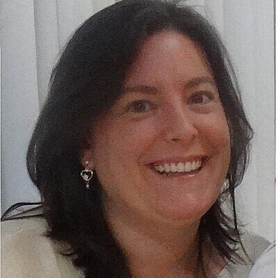 Profa. Dra. Liliane Cristina Segura