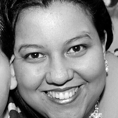 Profa.  Dra. Michelle Asato Junqueira 