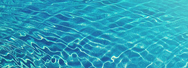 imagem de água de piscina azul