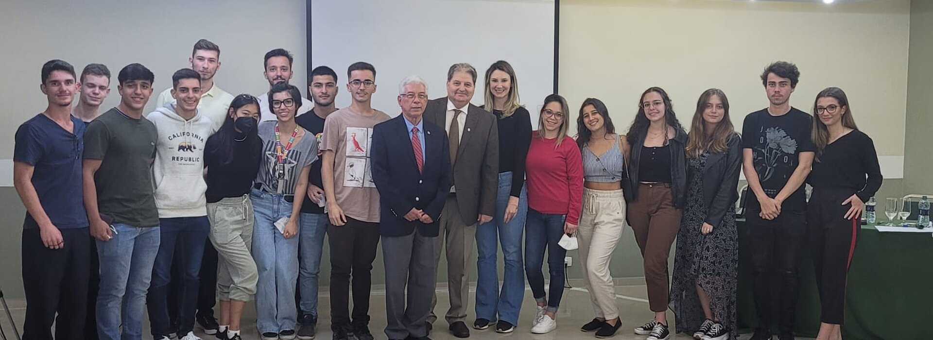 Alunos da FEMPAR em evento